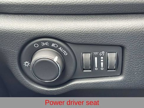 New 2027 Chrysler Pacifica Select FWD image 21