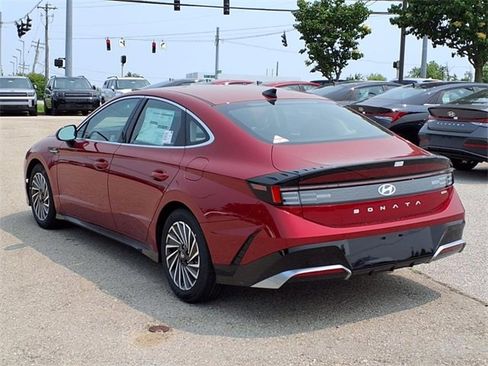 New 2025 Hyundai Sonata SEL image 3