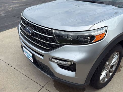 Used 2020 Ford Explorer XLT w/ Equipment Group 202A AWD/4WD image 2