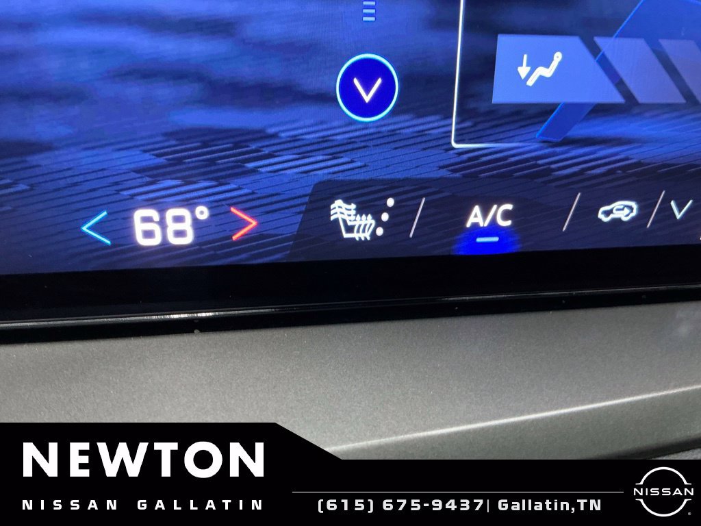 Used 2024 Chevrolet Traverse LT FWD image 13
