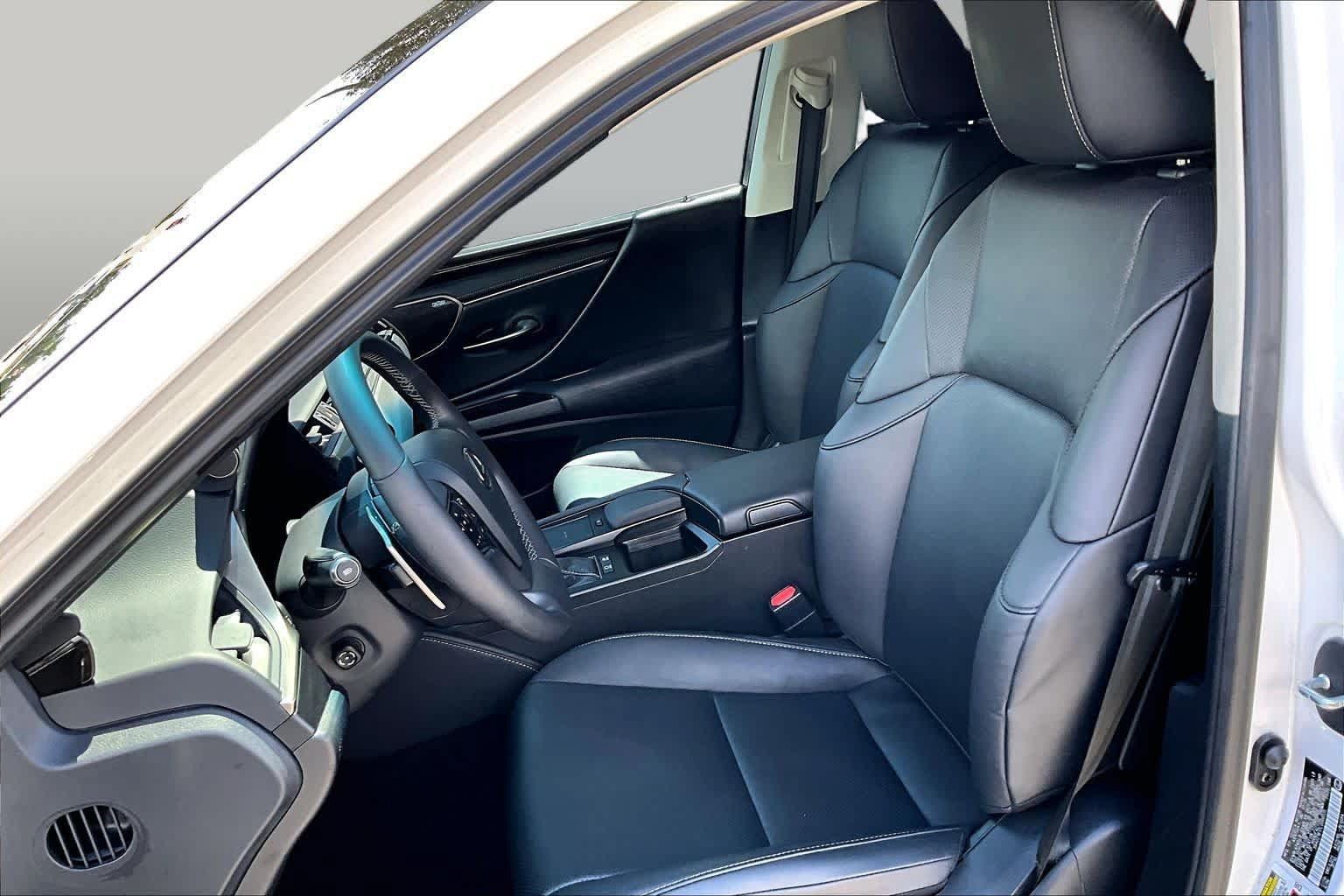 Used 2020 Lexus ES 300h w/ Premium Package FWD image 8