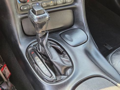 Used 2004 Chevrolet Corvette Coupe RWD image 20