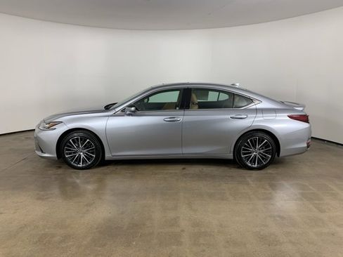 Used 2025 Lexus ES 300h w/ Premium Package image 16