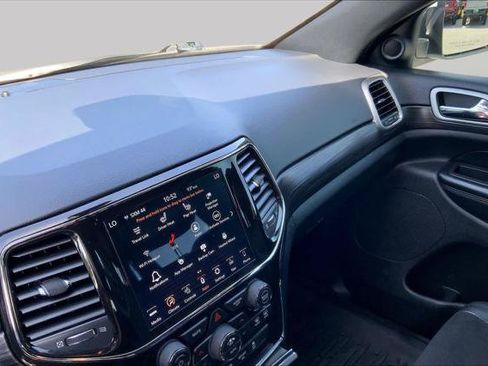 Certified 2022 Jeep Grand Cherokee Laredo X RWD image 17