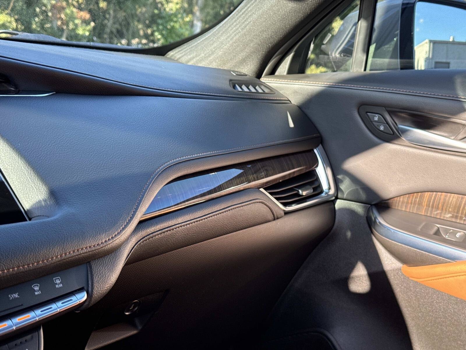 Used 2023 Cadillac XT4 Premium Luxury FWD image 25