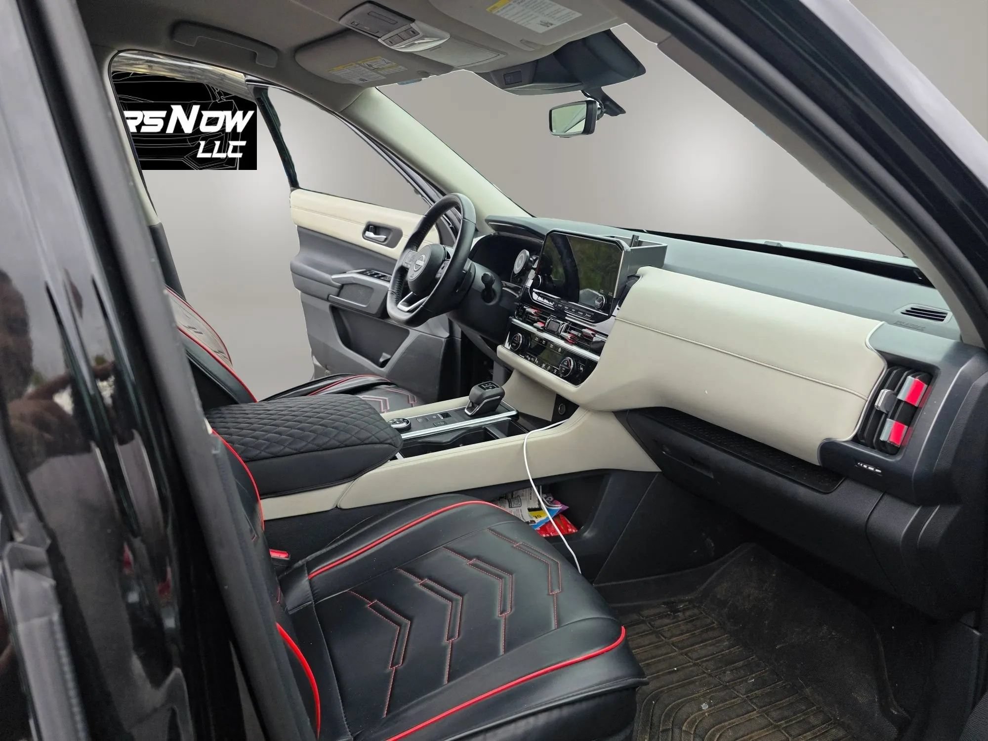Used 2025 Nissan Pathfinder SL w/ Black Appearance Package AWD/4WD image 9