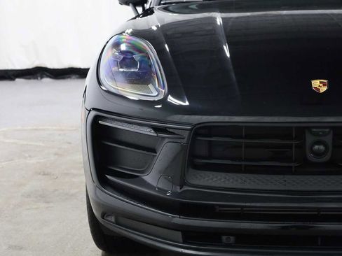 Certified 2025 Porsche Macan image 15