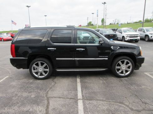 Used 2010 Cadillac Escalade Luxury AWD/4WD image 6