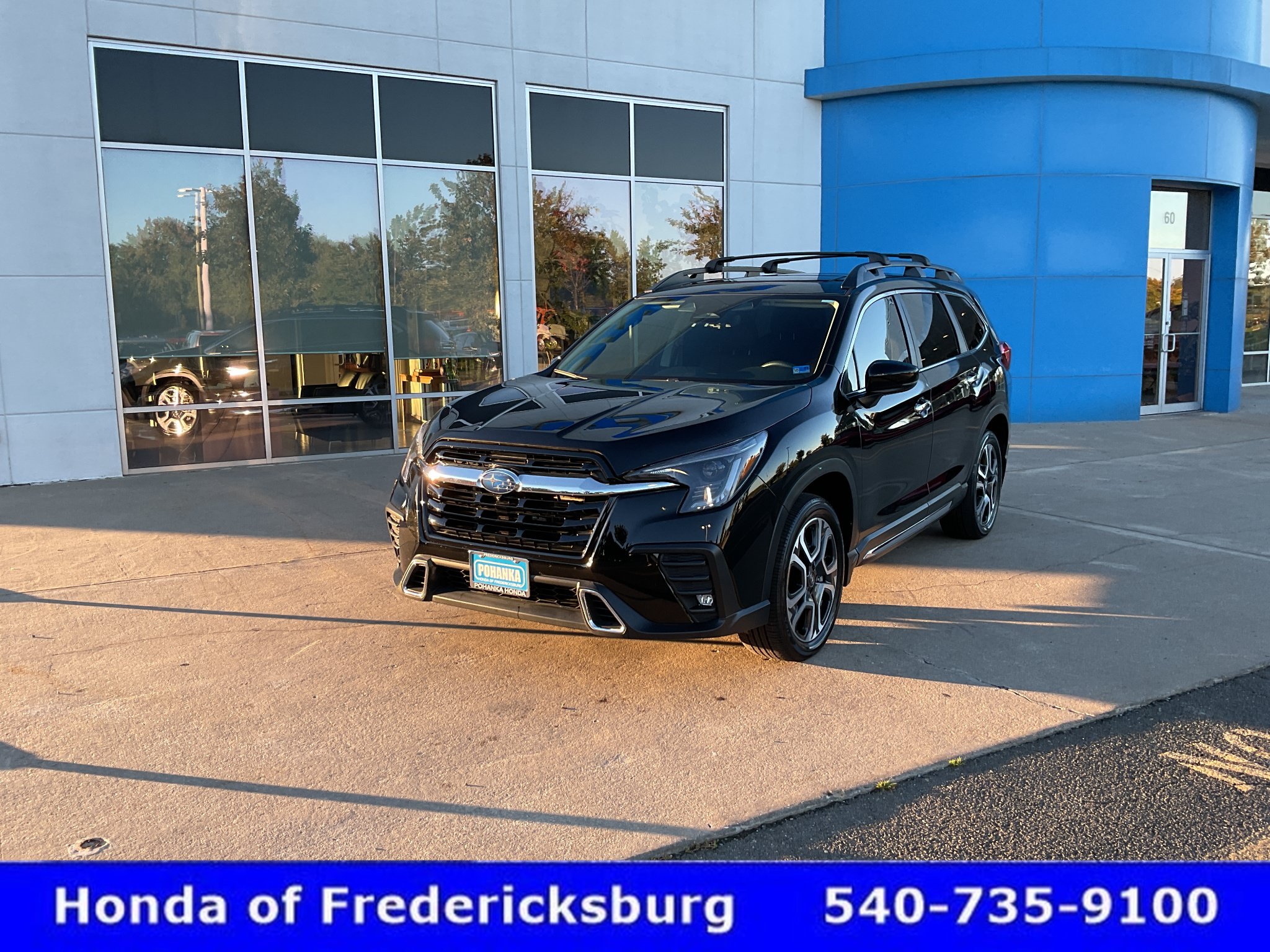 Used 2025 Subaru Ascent Touring AWD/4WD image 2