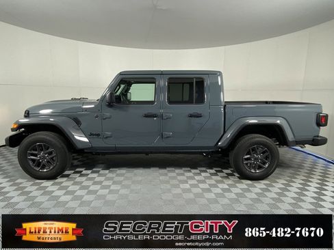 New 2025 Jeep Gladiator Sport image 4