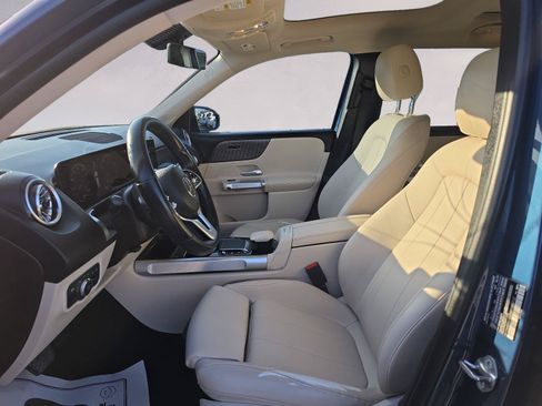 Used 2022 Mercedes-Benz GLB 250 4MATIC image 9