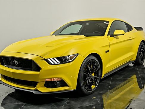 Used 2017 Ford Mustang GT w/ Black Accent Package RWD image 5