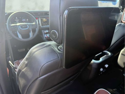 Used 2024 GMC Yukon Denali Ultimate image 12