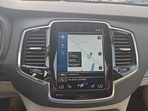 Used 2018 Volvo XC90 T6 Momentum w/ Convenience Package AWD/4WD image 21