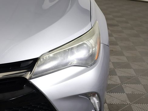 Used 2015 Toyota Camry SE image 11