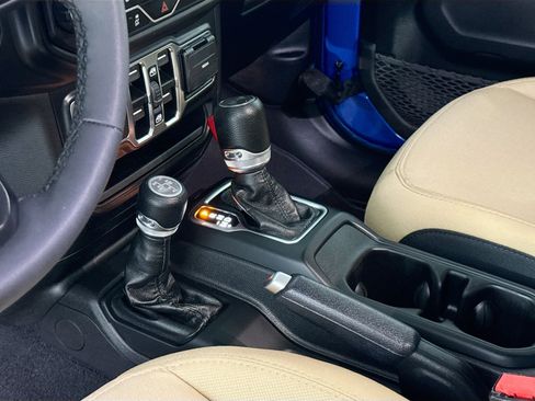 Used 2023 Jeep Wrangler Unlimited w/ Cold Weather Group AWD/4WD image 28