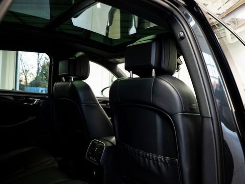 Used 2024 Porsche Macan image 42