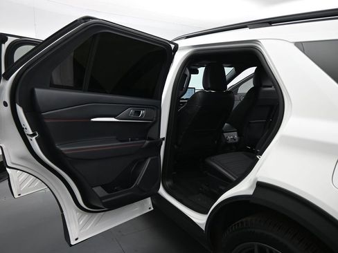 Certified 2025 Ford Explorer ST-Line w/ Premium Package image 19