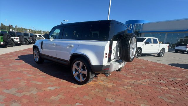 Used 2024 Land Rover Defender 110 SE AWD/4WD image 8