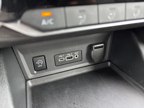 Used 2025 Nissan Sentra SV FWD image 27