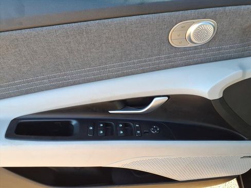 Used 2023 Hyundai Elantra Limited image 14