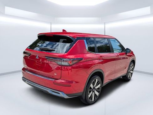 New 2025 Mitsubishi Outlander SE image 3