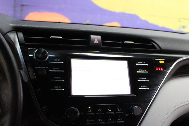 Used 2018 Toyota Camry LE FWD image 18
