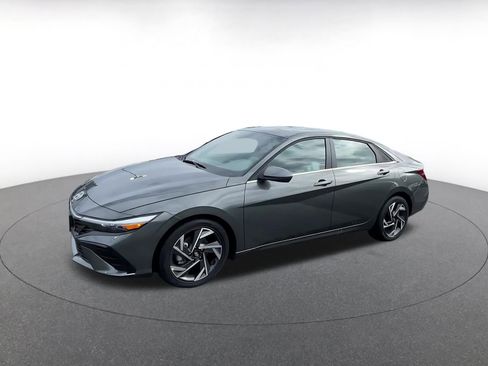 Used 2025 Hyundai Elantra SEL image 8