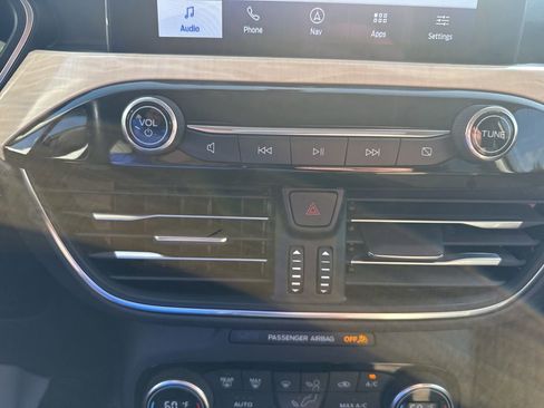 Used 2021 Ford Escape Titanium w/ Titanium Elite Package AWD/4WD image 17