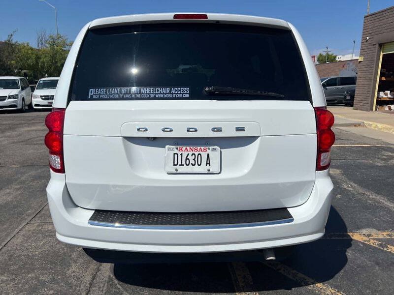 Used 2018 Dodge Grand Caravan SXT FWD image 11
