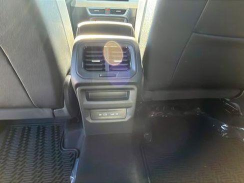 New 2026 Volkswagen Taos SE image 17