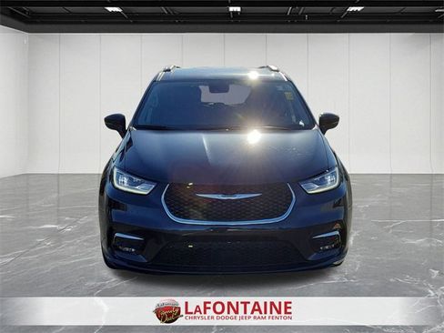 Certified 2021 Chrysler Pacifica Touring-L image 8