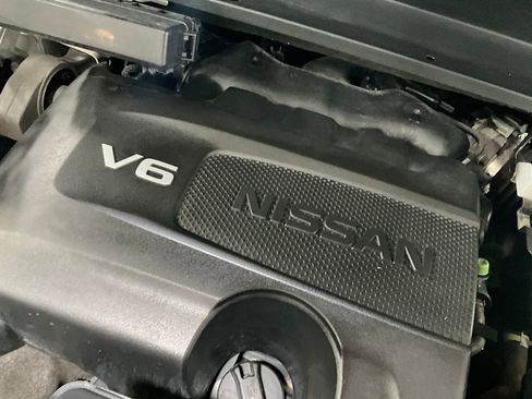 Used 2018 Nissan Pathfinder Platinum image 32