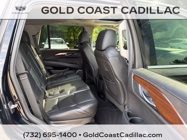 Used 2018 Cadillac Escalade Luxury AWD/4WD image 8
