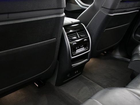 Used 2019 BMW X7 xDrive50i w/ Dynamic Handling Package image 14