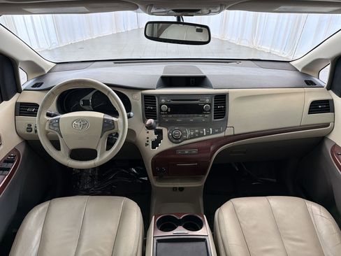 Used 2011 Toyota Sienna XLE FWD image 17