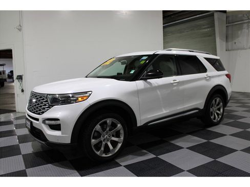 Used 2020 Ford Explorer Platinum w/ Premium Technology Package image 7