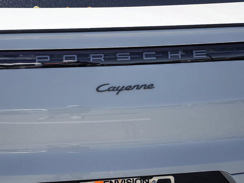 Used 2023 Porsche Cayenne Platinum Edition AWD/4WD image 12