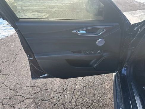 Used 2024 Alfa Romeo Giulia Veloce image 3