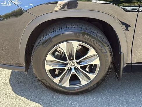 Used 2026 Toyota Highlander XLE AWD/4WD image 8