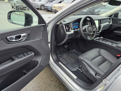 Certified 2025 Volvo XC60 B5 Plus AWD/4WD image 20