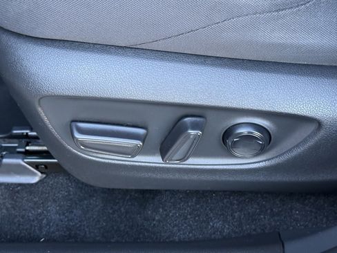 Certified 2021 Toyota Venza LE w/ Carpet Mat Package (TMS) image 20