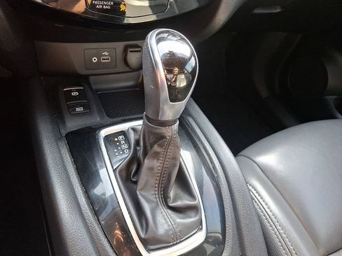 Used 2020 Nissan Rogue SV w/ Premium Package FWD image 15