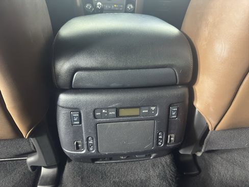 Used 2020 Nissan Armada Platinum w/ Platinum Reserve Package RWD image 34
