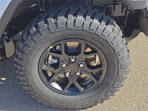 New 2026 Jeep Gladiator Sport image 9