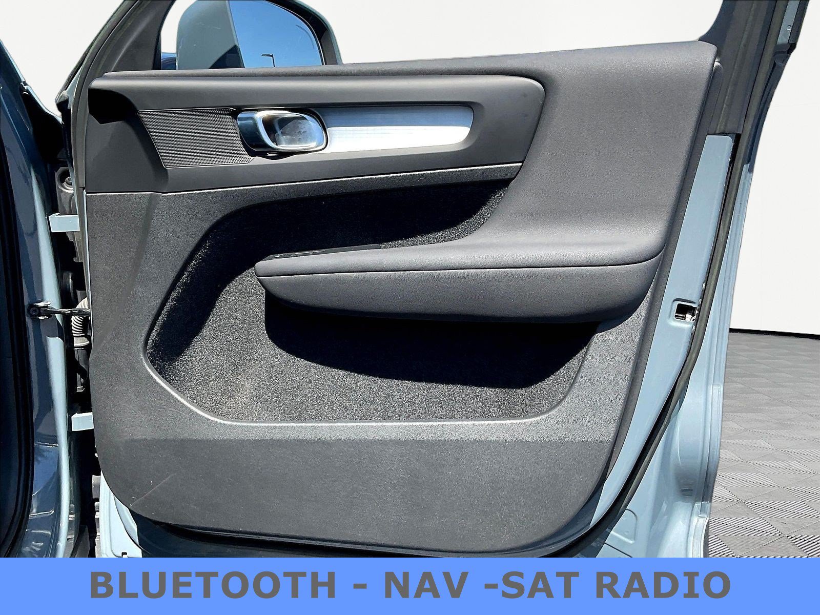 Used 2023 Volvo XC40 B5 Core AWD/4WD image 29