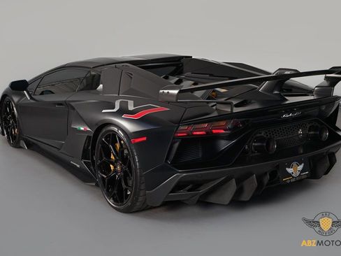 Used 2021 Lamborghini Aventador SVJ image 8