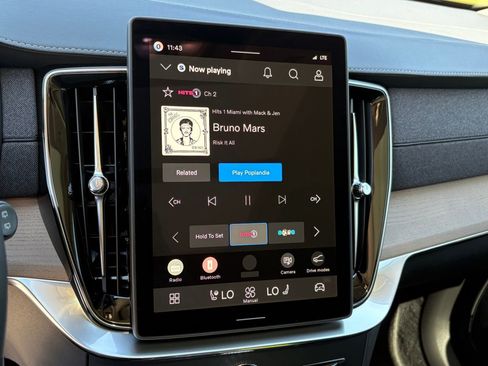 New 2026 Volvo XC90 B6 Plus w/ Protection Package Premier image 16