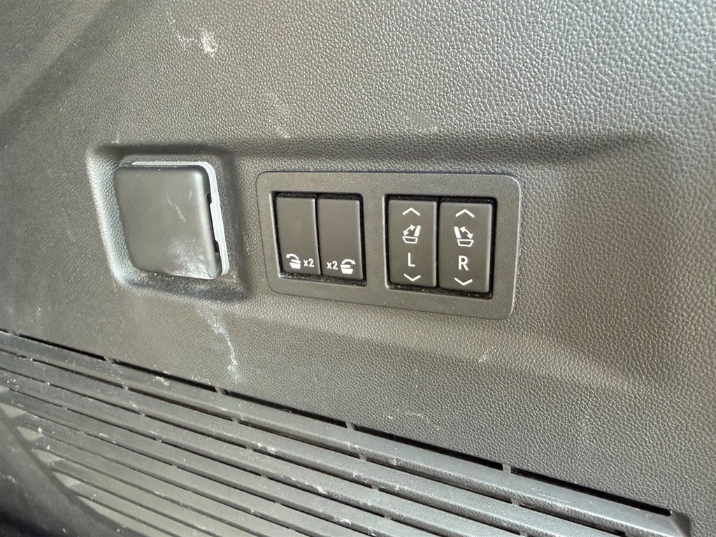 Used 2021 Chevrolet Tahoe Premier AWD/4WD image 20