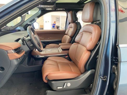 New 2027 Lincoln Navigator Reserve AWD/4WD image 14